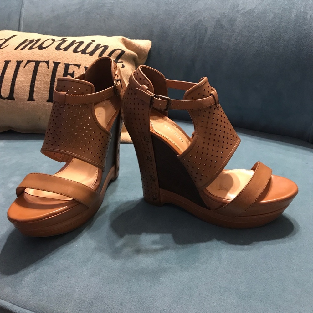 Gianni Bini Brown Leather Wedges